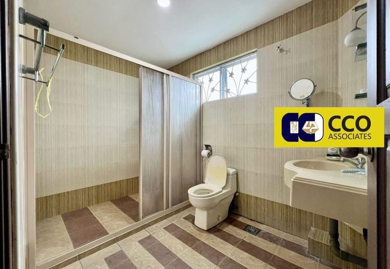 [For Sale]Ipoh Jalan Kuala Kangsar 2.5 Storey