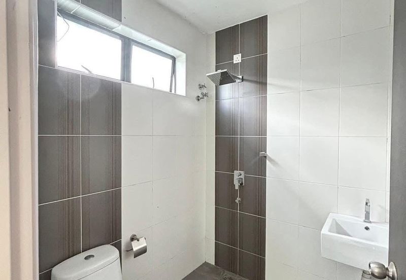 [For Sale] Meru Double Storey Super Link Semi D