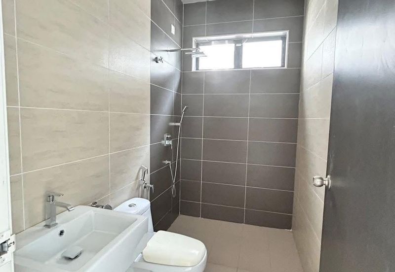 [For Sale] Meru Double Storey Super Link Semi D