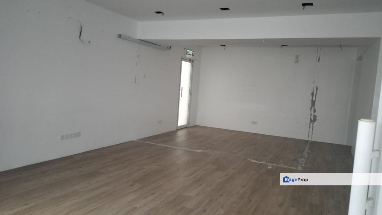 Small Office with Lift, Prime Location, near McD and Starbucks, Selangor, Sepang