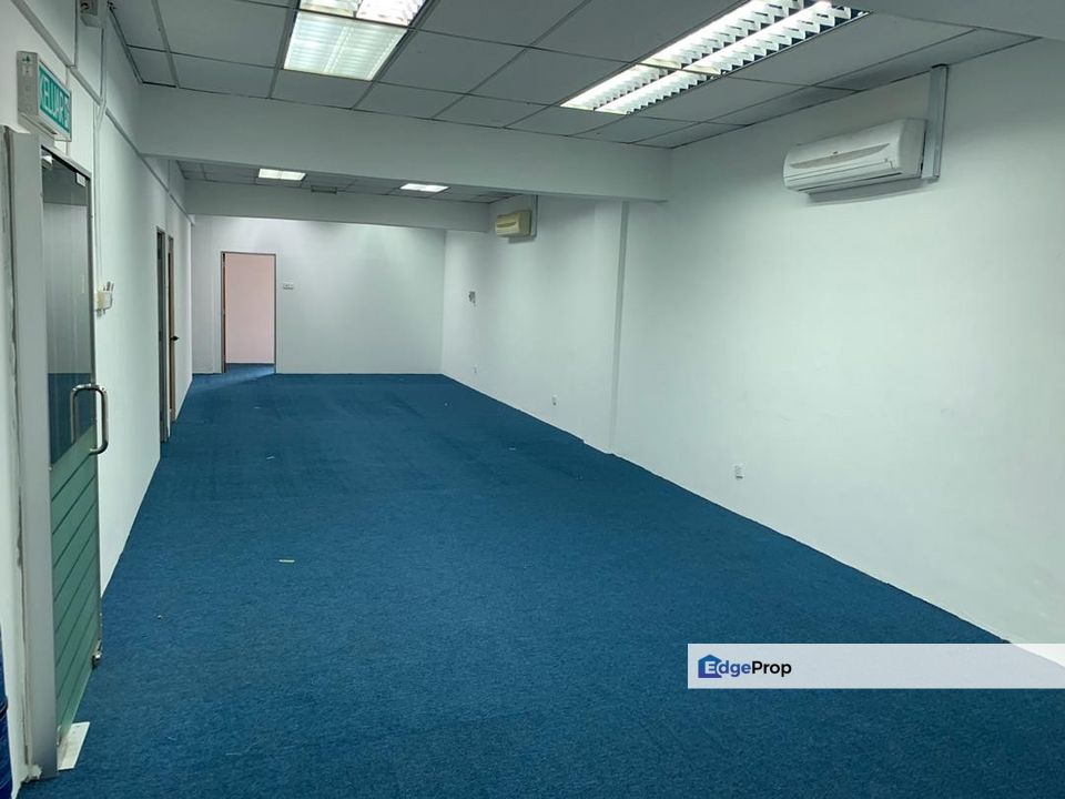 MSC Status Office with Lift, Partly Furnished, Opposite D'Pulze Shopping Mall, Selangor, Sepang