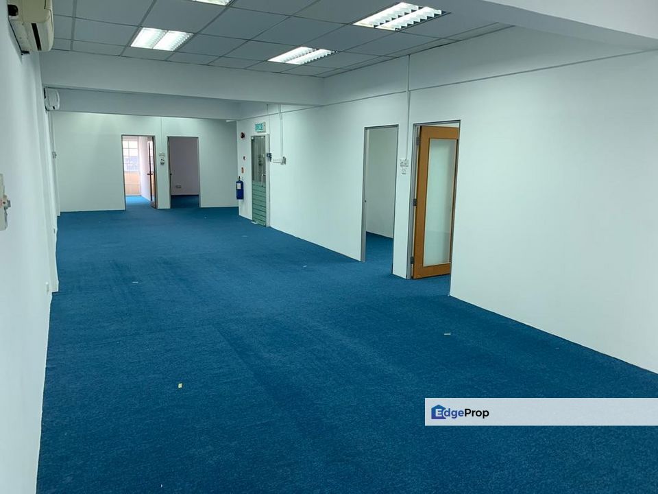 MSC Status Office with Lift, Partly Furnished, Opposite D'Pulze Shopping Mall, Selangor, Sepang