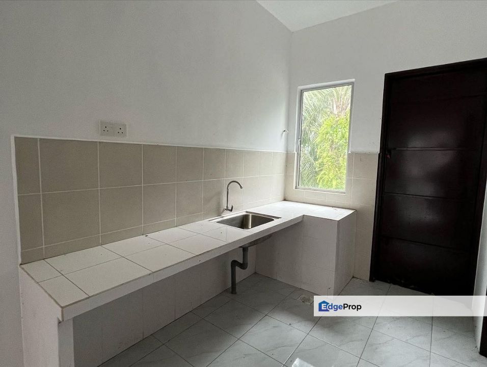 Teres Setingkat Taman Larah Indah Barat Kamunting, Perak, Kamunting