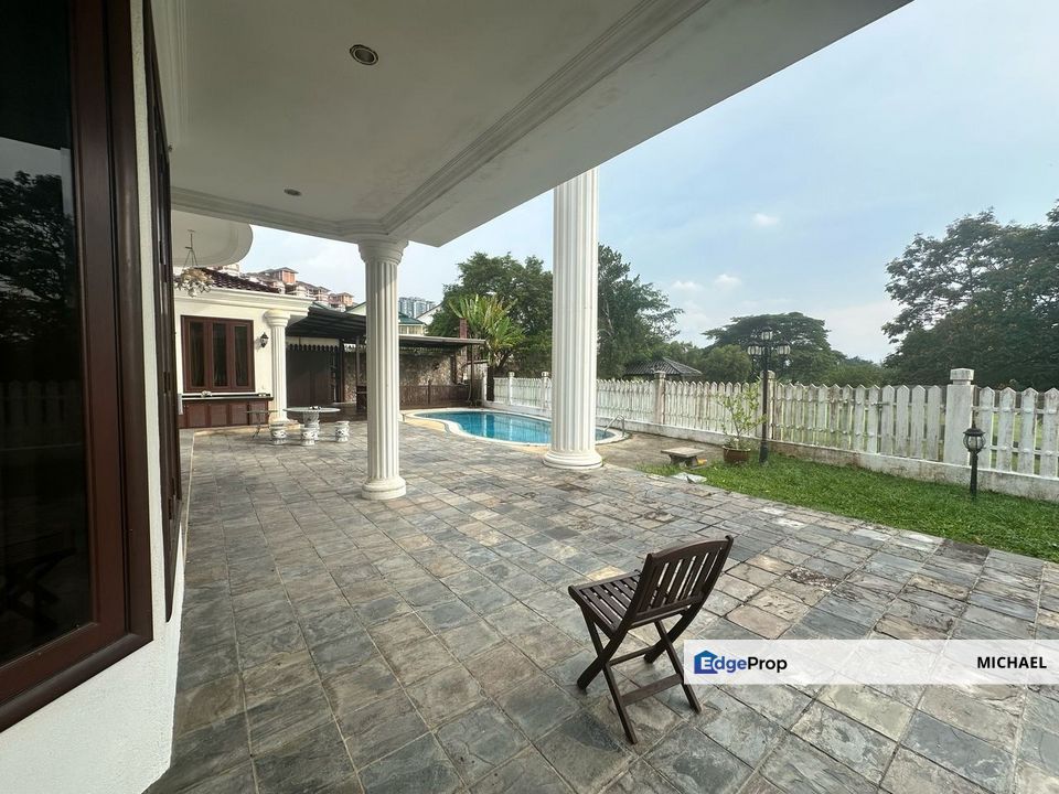 Stunning golf view with spiral staircase, Selangor, Kajang
