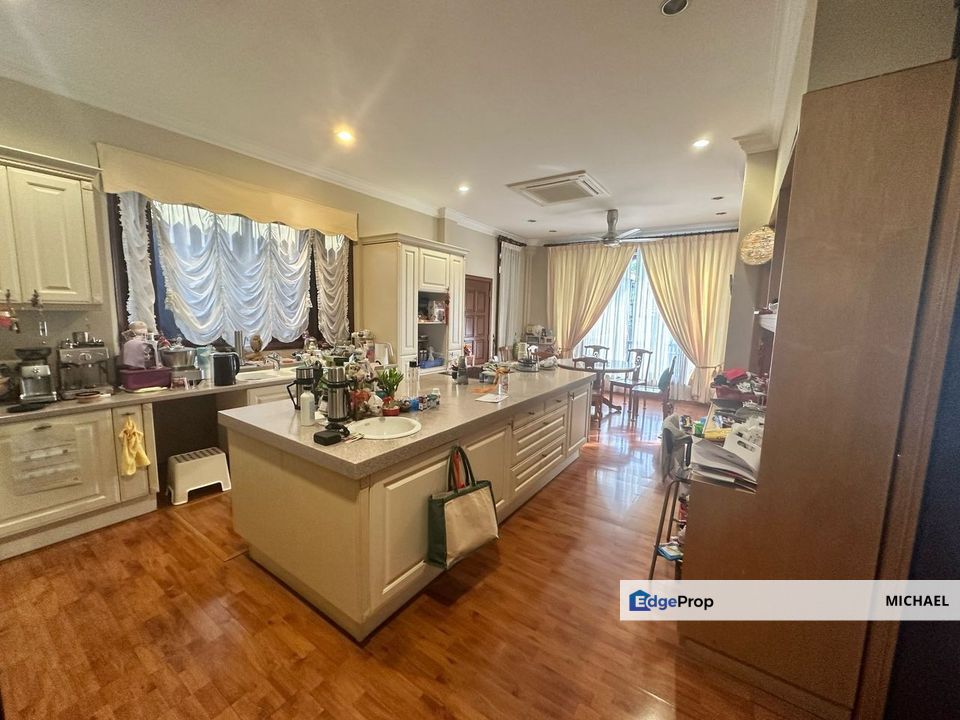 Stunning golf view with spiral staircase, Selangor, Kajang