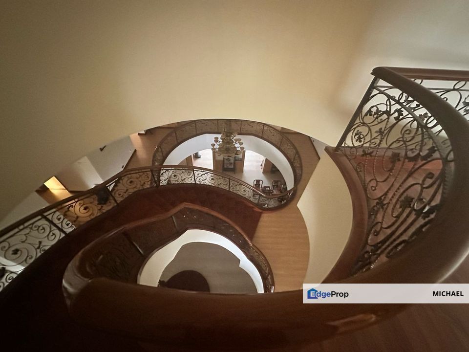 Stunning golf view with spiral staircase, Selangor, Kajang