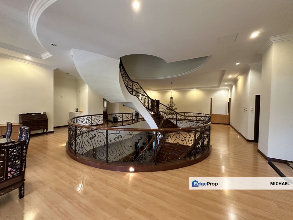 Stunning golf view with spiral staircase, Selangor, Kajang