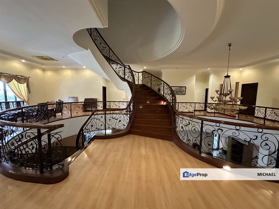 Stunning golf view with spiral staircase, Selangor, Kajang