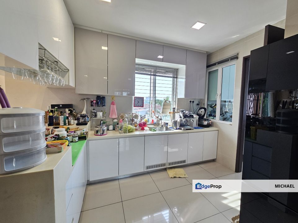 Nice Condition 2.5 Storey Semi D, Selangor, Kajang