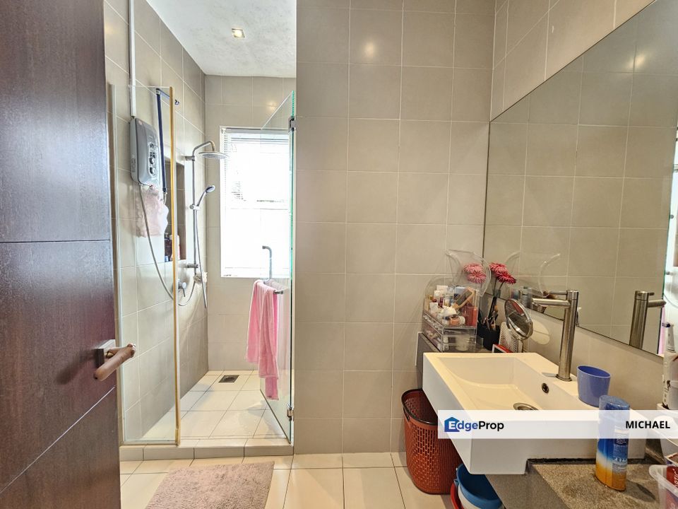 Nice Condition 2.5 Storey Semi D, Selangor, Kajang