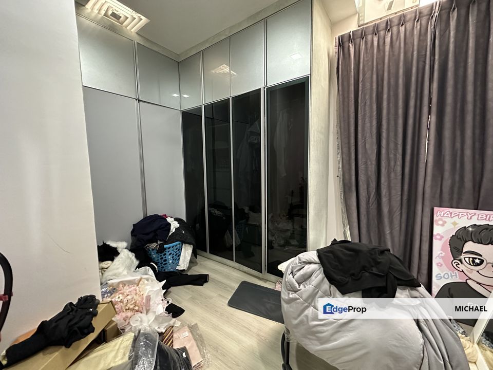 Limited 3 storey terrace endlot, Selangor, Batu 9th Cheras