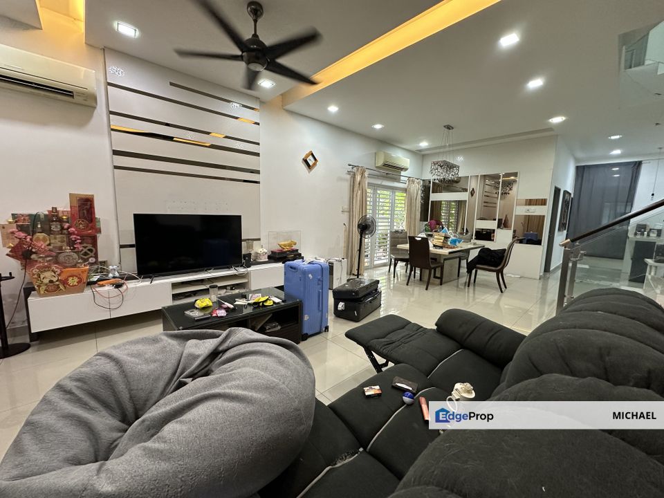 Limited 3 storey terrace endlot, Selangor, Batu 9th Cheras