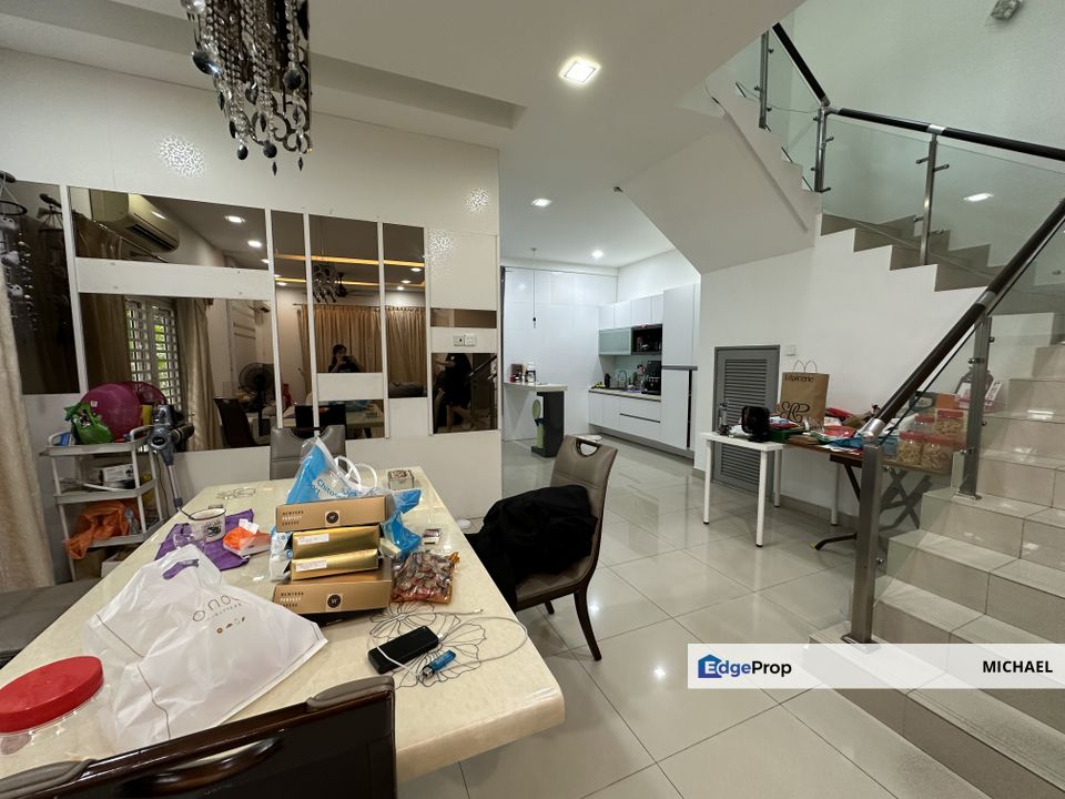 Limited 3 storey terrace endlot, Selangor, Batu 9th Cheras