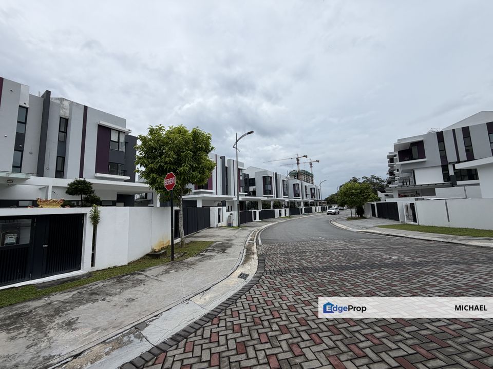 Limited and Hot 2.5 storey semi D in Latania twin palm, Selangor, Kajang