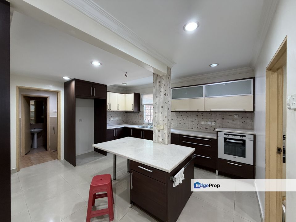 Limited cheap 3 storey endlot terrace, Selangor, Cheras