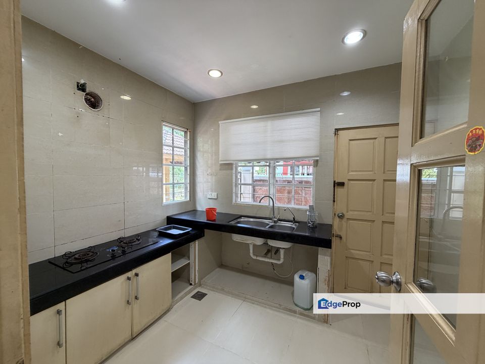 Limited cheap 3 storey endlot terrace, Selangor, Cheras