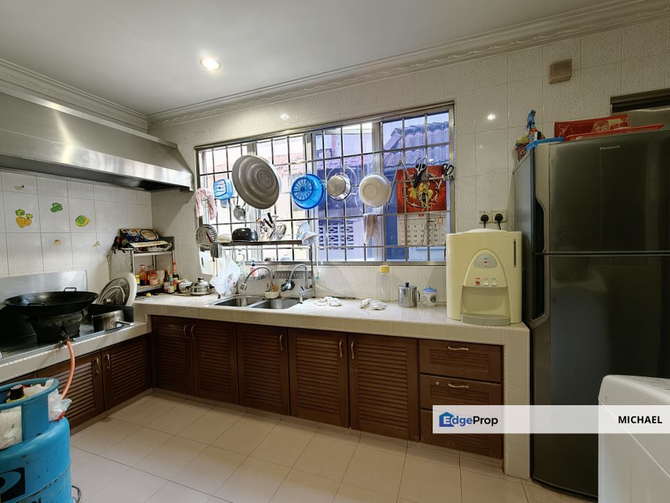 Fully extended feont and back 2 storey house, Kuala Lumpur, Cheras