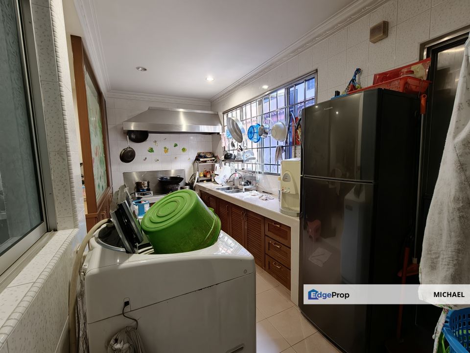 Fully extended feont and back 2 storey house, Kuala Lumpur, Cheras