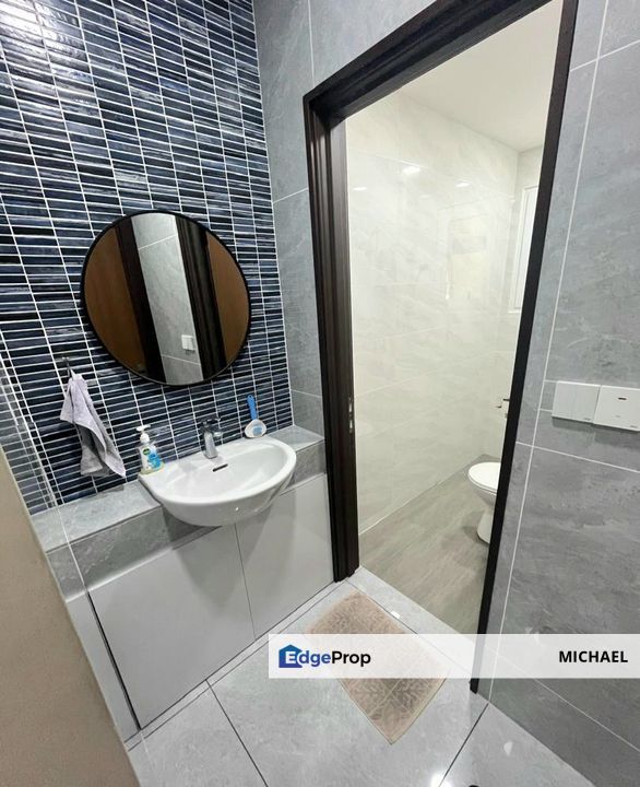 super nice move in condition 2.5 storey semi d, Selangor, Batu 9th Cheras