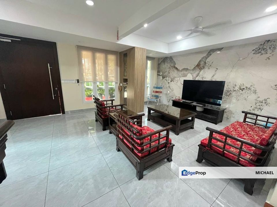 super nice move in condition 2.5 storey semi d, Selangor, Batu 9th Cheras