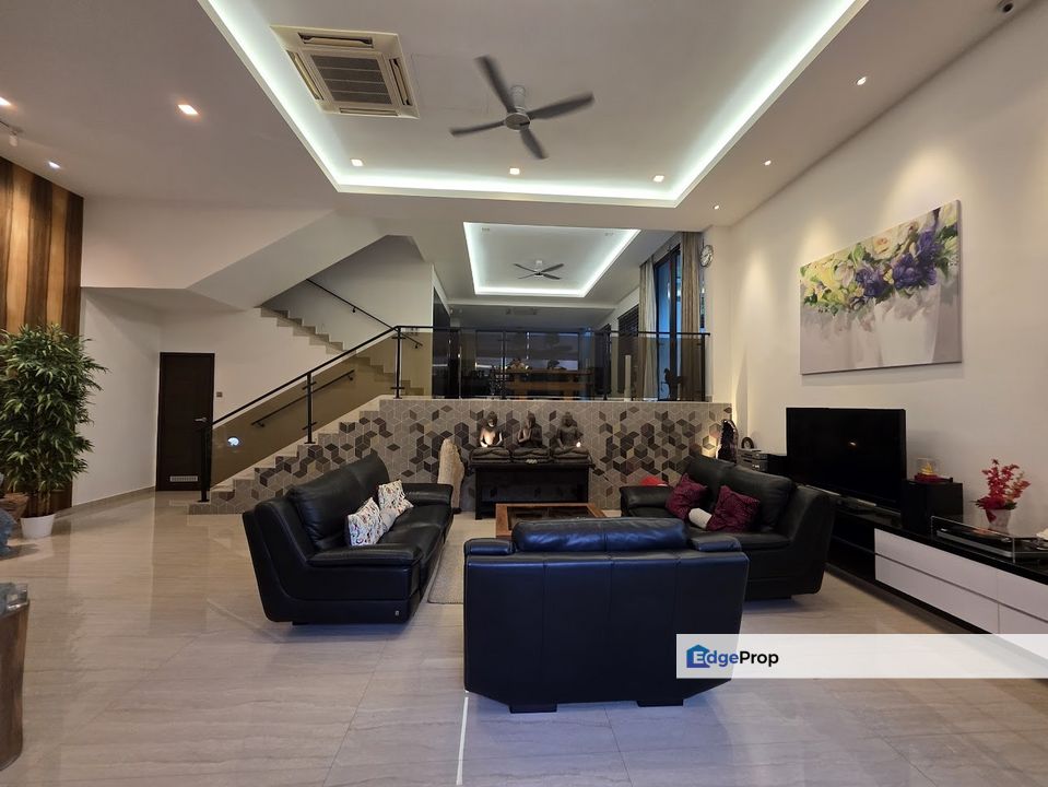 Cheap, Facing open,extended move in condition 2.5 storey semi d, Selangor, Batu 9th Cheras