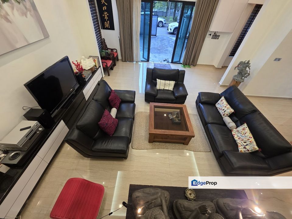 Cheap, Facing open,extended move in condition 2.5 storey semi d, Selangor, Batu 9th Cheras