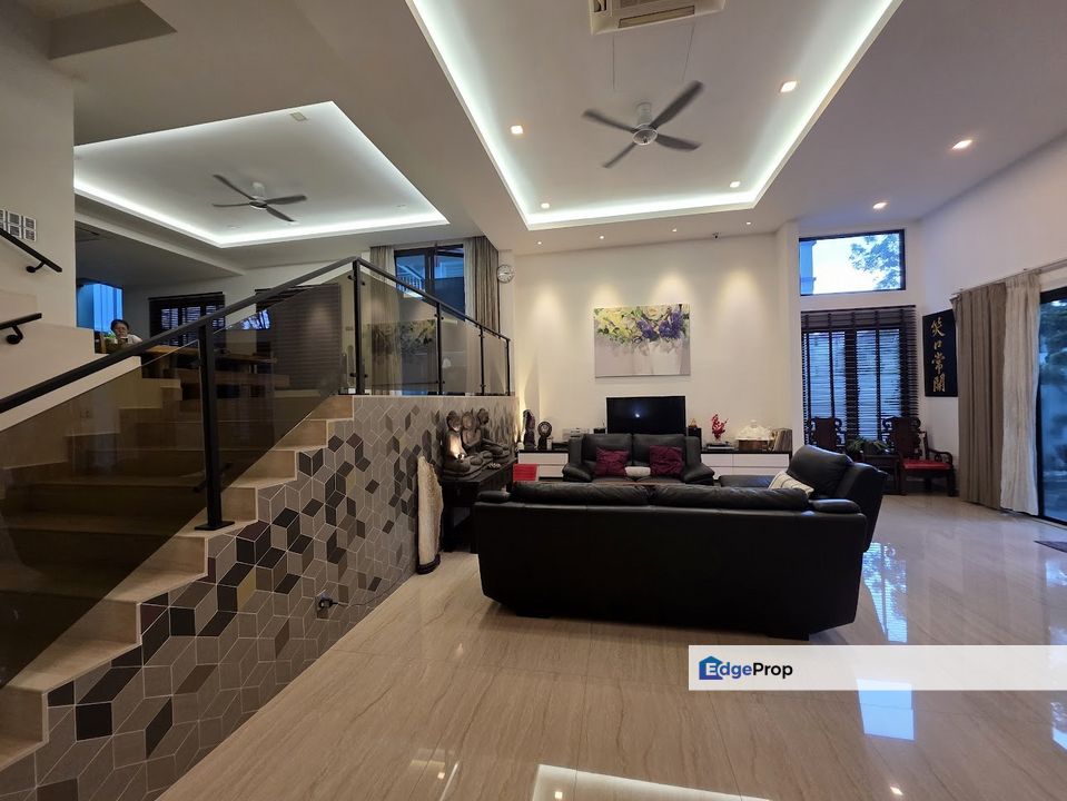 Cheap, Facing open,extended move in condition 2.5 storey semi d, Selangor, Batu 9th Cheras