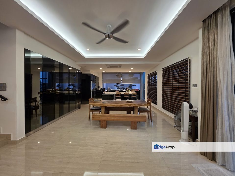 Cheap, Facing open,extended move in condition 2.5 storey semi d, Selangor, Batu 9th Cheras