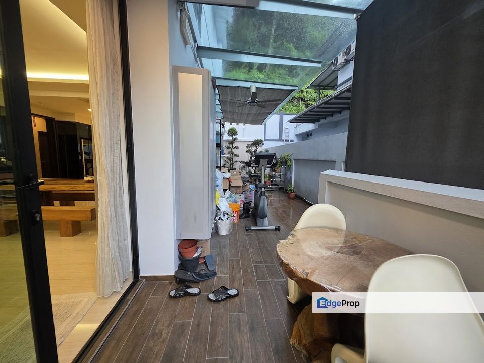 Cheap, Facing open,extended move in condition 2.5 storey semi d, Selangor, Batu 9th Cheras