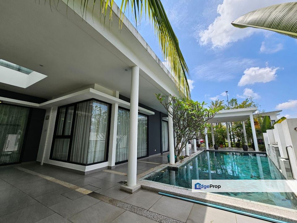 Corner link bungalow with swimming pool , Selangor, Kajang