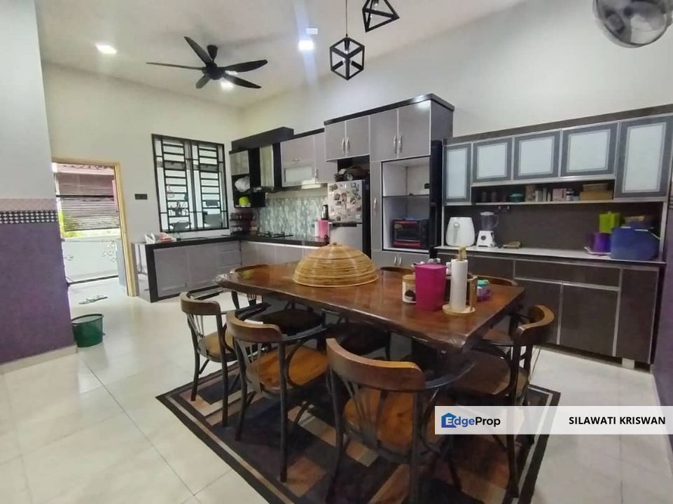 TAMAN RENDANG AMAN PERAMU PEKAN SEMI D FOR SALE BELOW MARKET, RENOVATED & HOT AREA, Pahang, Pekan