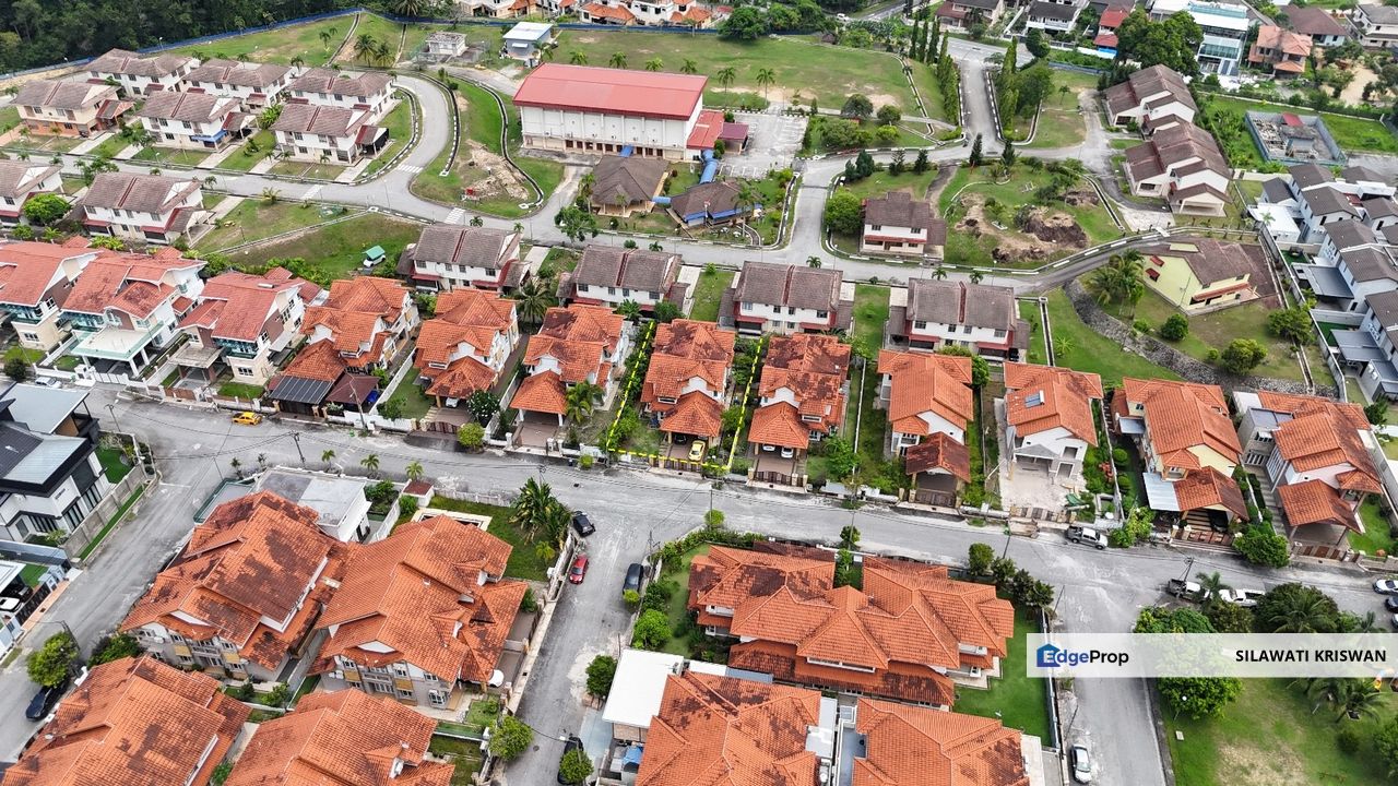 DOUBLE STOREY BUNGALOW PELINDUNG HEIGHTS KUANTAN EXCLUSIVE AREA, GATED  & GUARDED FOR SALE, Pahang, Kuantan