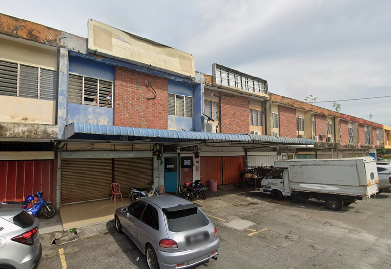 Corner Unit 2 Storey Shop House Taman Seri Putera , Banting Selangor 