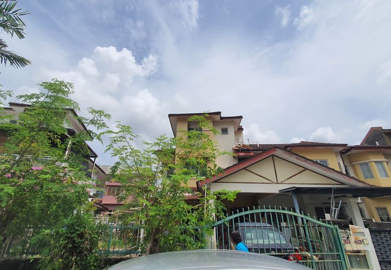 Jalan Aman Putra 2/2