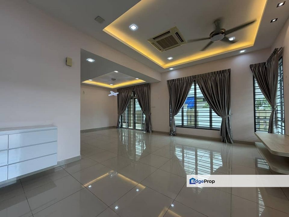 RENOVATED CLUSTER HOUSE TAMAN GAYA Mount Austin Molek Permas Tebrau, Johor, Ulu Tiram