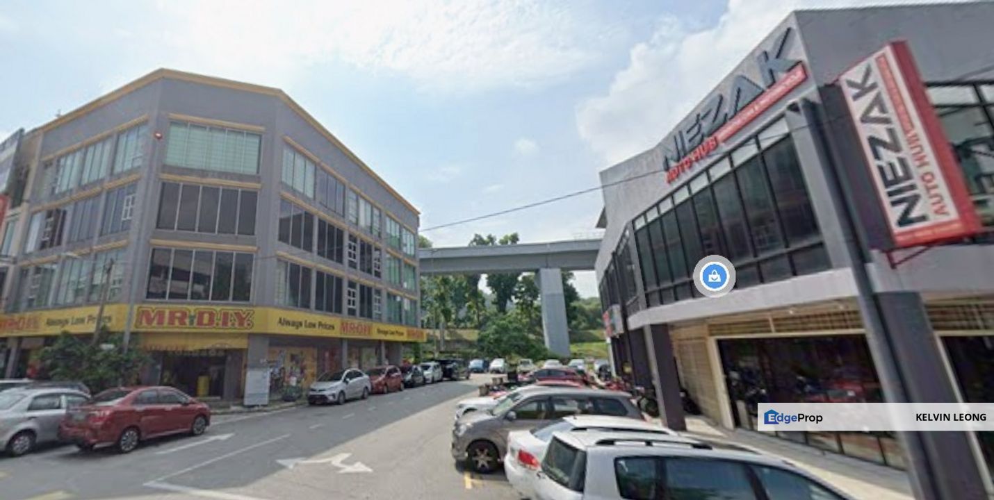3 Sty Shoplot at Balakong, Walking Distance to MRT Station., Selangor, Balakong