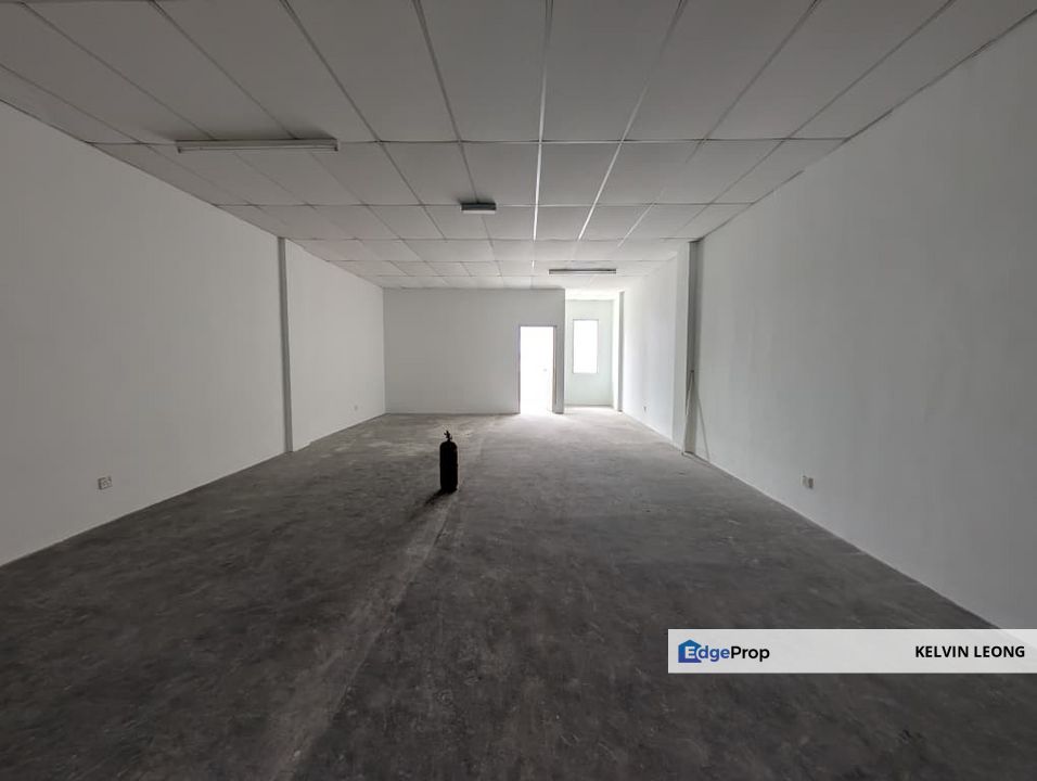 3 Sty Shoplot at Balakong, Walking Distance to MRT Station., Selangor, Balakong