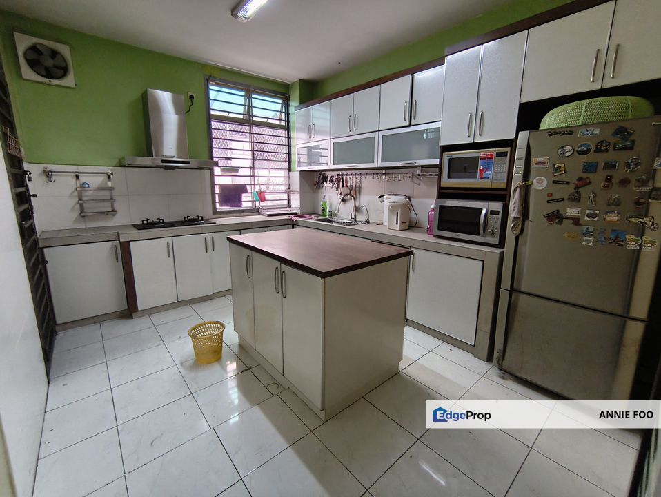 Jalan Layang Taman Perling Double Storey House Partial Furnished, Johor, Johor Bahru