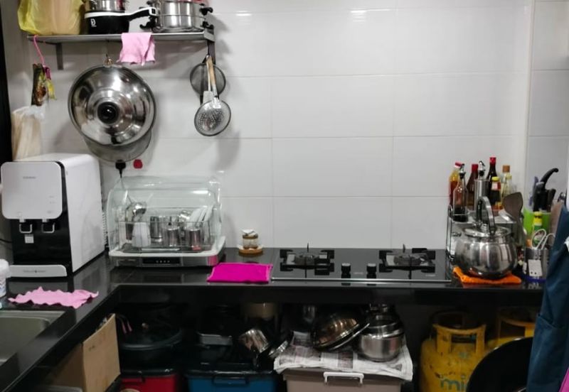 IXORA APARTMENT MOVE IN CONDITION, HILLTOP APARTMENT, KLCC AND POOL VIEW