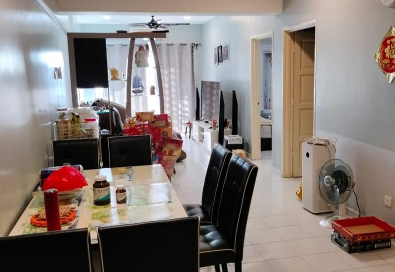IXORA APARTMENT MOVE IN CONDITION, HILLTOP APARTMENT, KLCC AND POOL VIEW