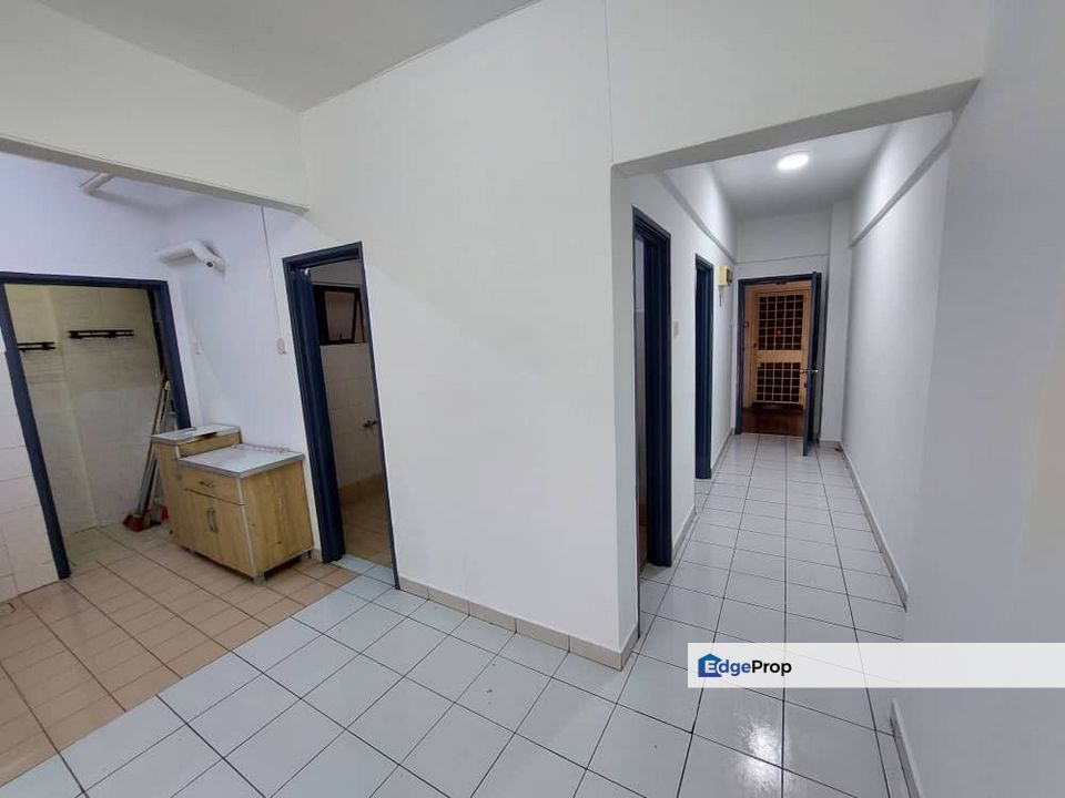 IXORA APARTMENT MOVE IN CONDITION, HILLTOP APARTMENT, KLCC AND POOL VIEW, Kuala Lumpur, Kepong