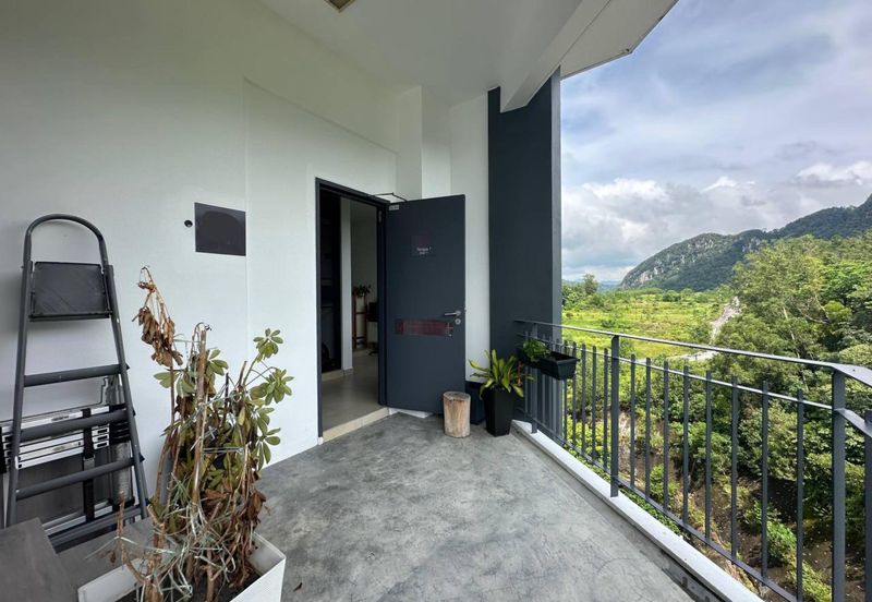 16 Quartz Melawati Condominium