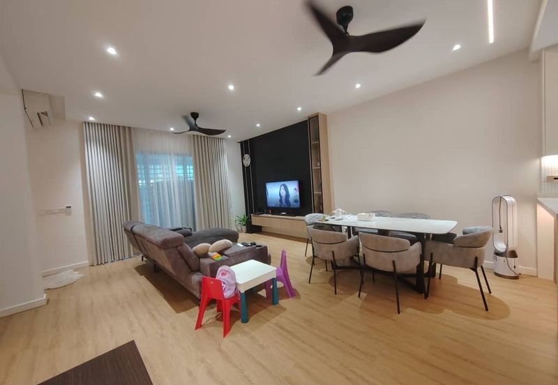 Fully Extended Garland 2 Kota Emerald Rawang