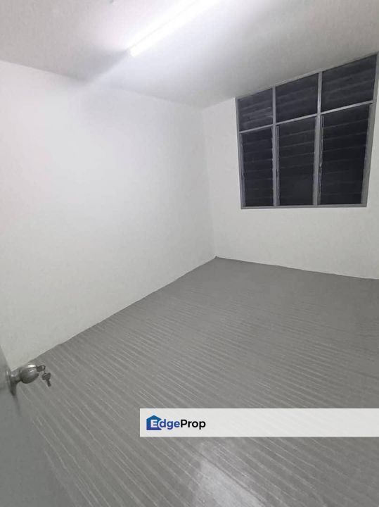 Putri Kulai LOW Cost FLAT for Sale‼️, Johor, Kulai