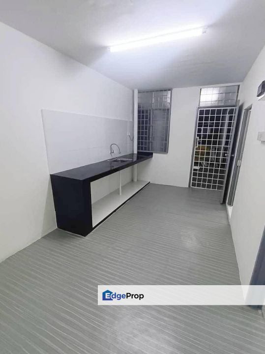 Putri Kulai LOW Cost FLAT for Sale‼️, Johor, Kulai