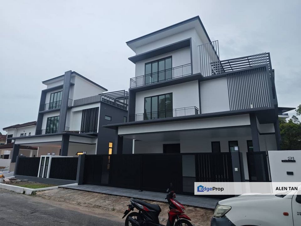 3 storey Bungalow, Taman Equine, Seri Kembangan, Selangor, Seri Kembangan