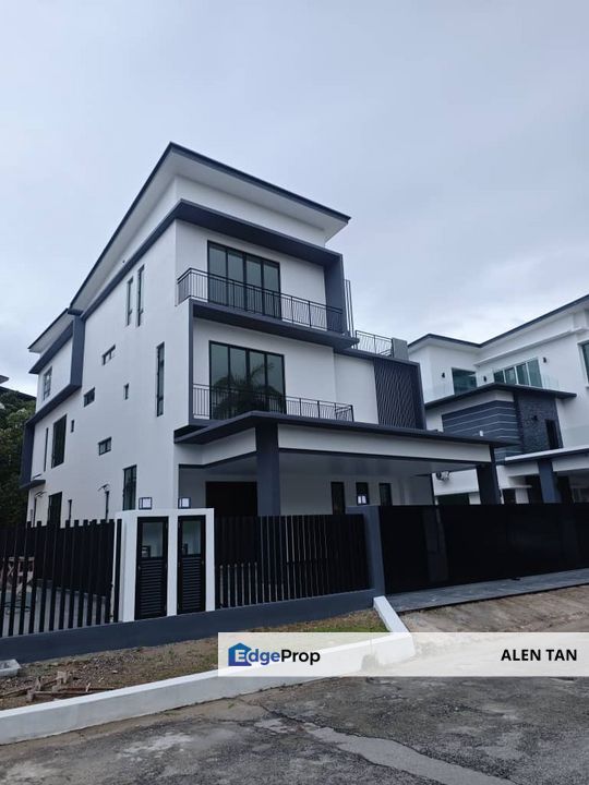 3 storey Bungalow, Taman Equine, Seri Kembangan, Selangor, Seri Kembangan