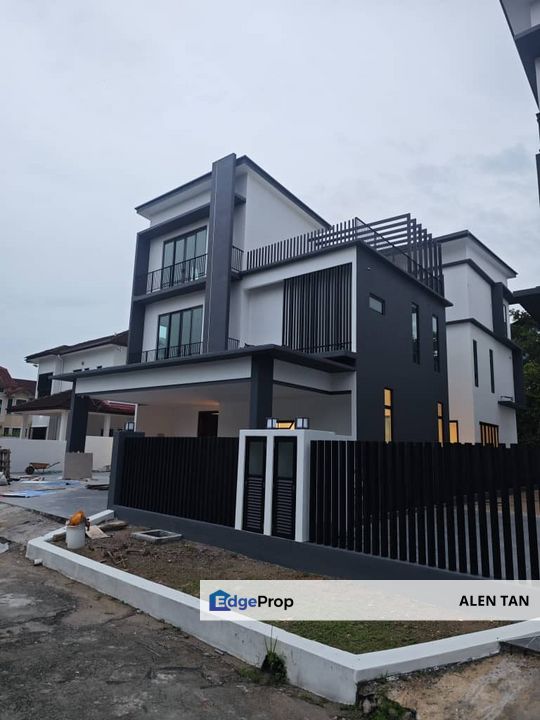 3 storey Bungalow, Taman Equine, Seri Kembangan, Selangor, Seri Kembangan