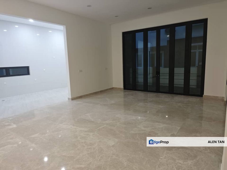 3 storey Bungalow, Taman Equine, Seri Kembangan, Selangor, Seri Kembangan