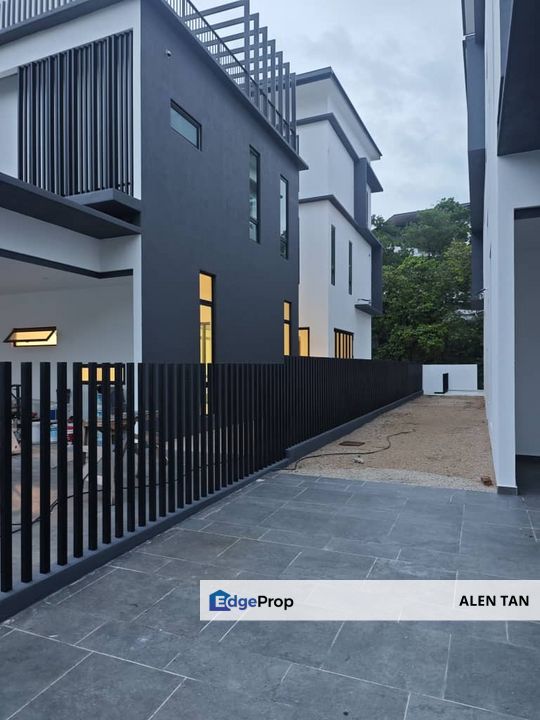 3 storey Bungalow, Taman Equine, Seri Kembangan, Selangor, Seri Kembangan